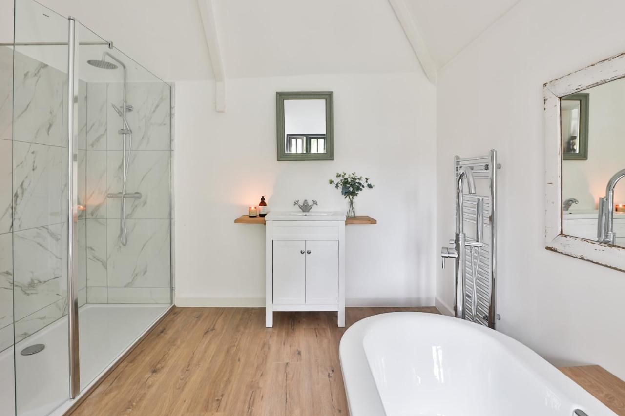 The Bothy Beverston Castle Tetbury Extérieur photo