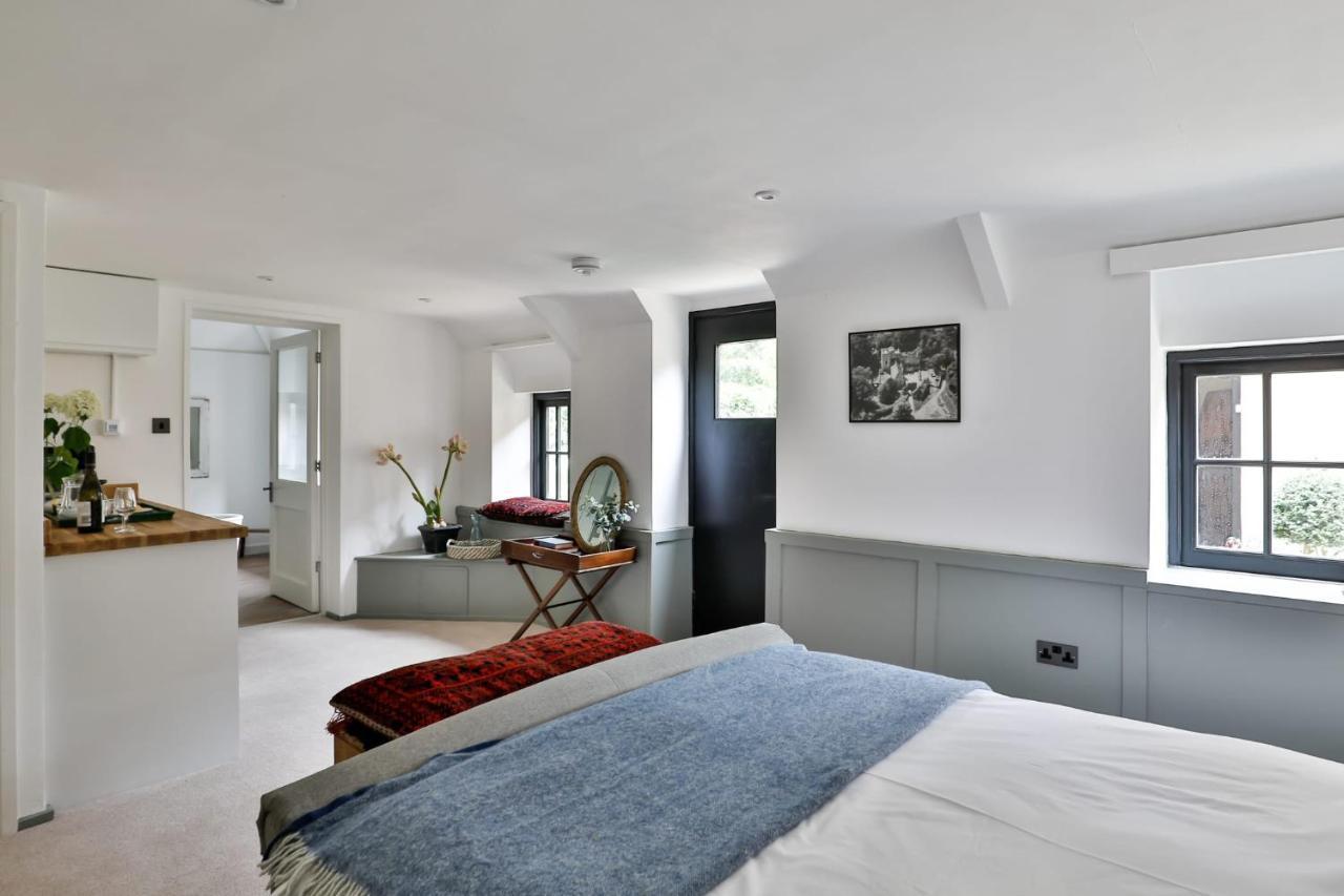 The Bothy Beverston Castle Tetbury Extérieur photo
