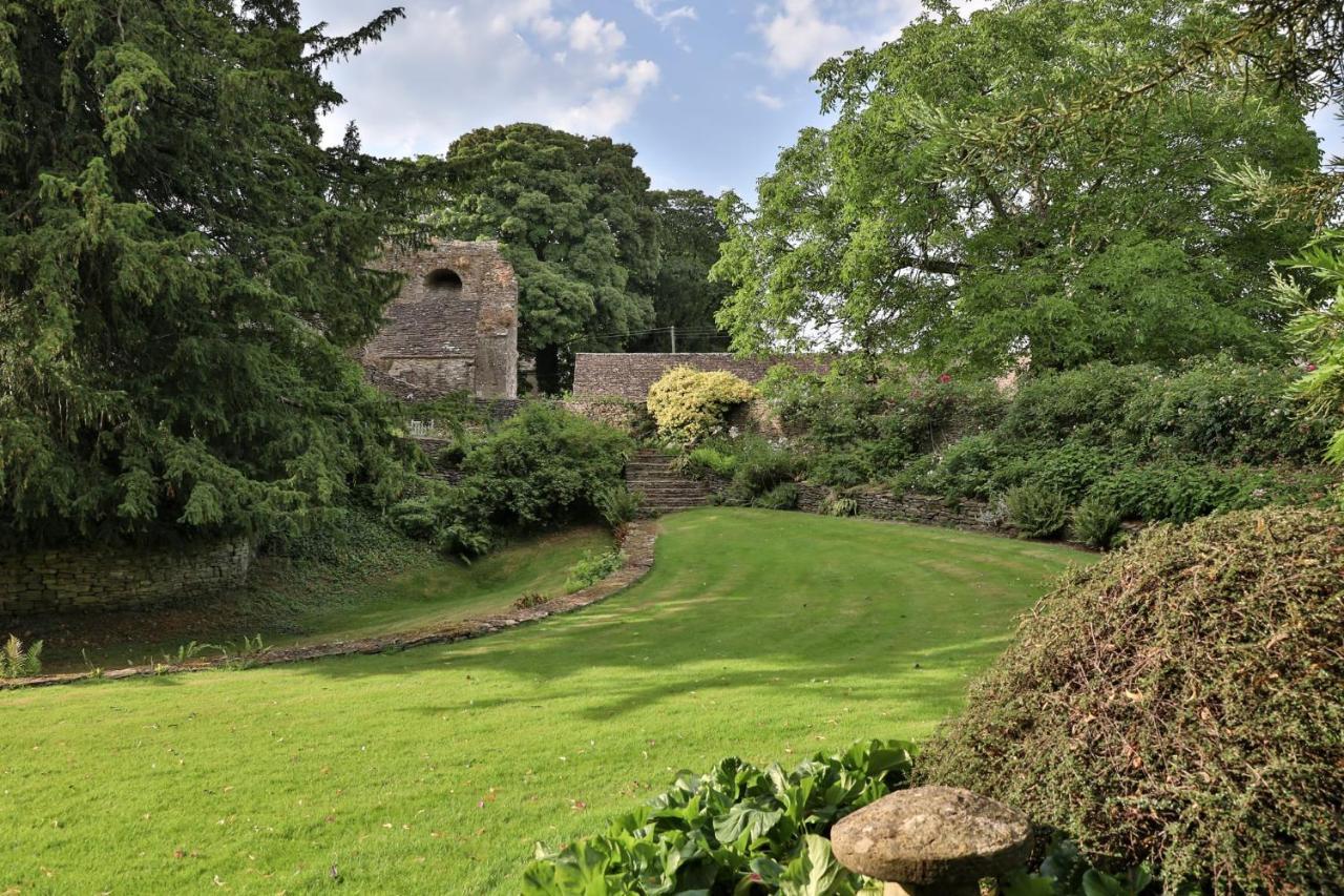 The Bothy Beverston Castle Tetbury Extérieur photo