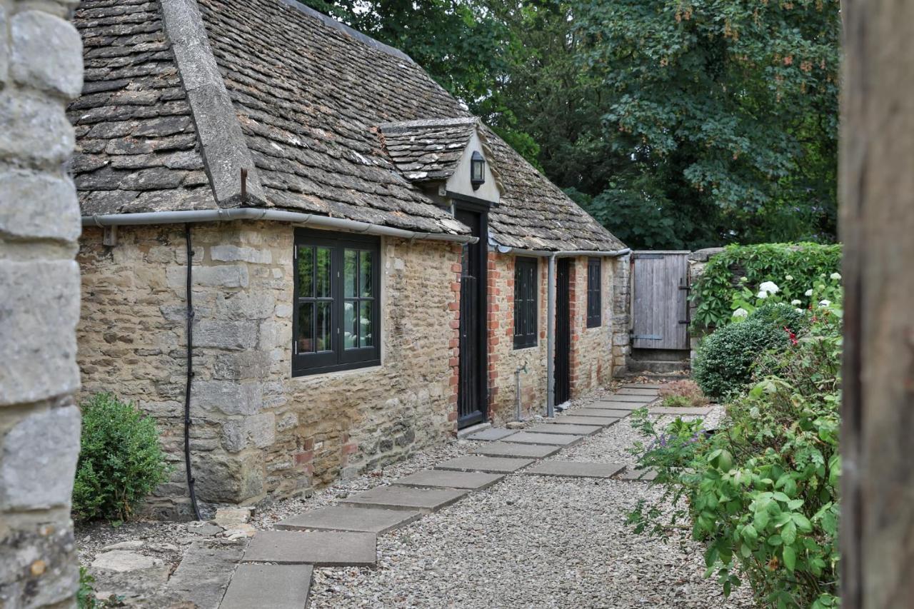 The Bothy Beverston Castle Tetbury Extérieur photo